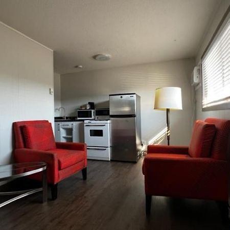 Super 8 By Wyndham Penticton Motel Dış mekan fotoğraf
