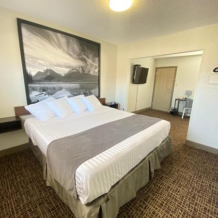 Super 8 By Wyndham Penticton Motel Dış mekan fotoğraf