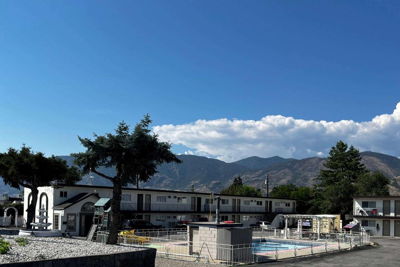 Super 8 By Wyndham Penticton Motel Dış mekan fotoğraf