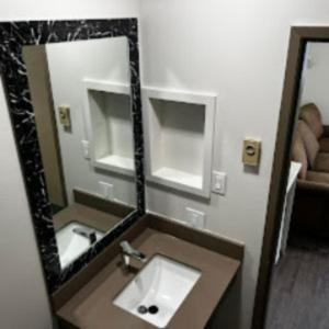 Super 8 By Wyndham Penticton Motel Dış mekan fotoğraf