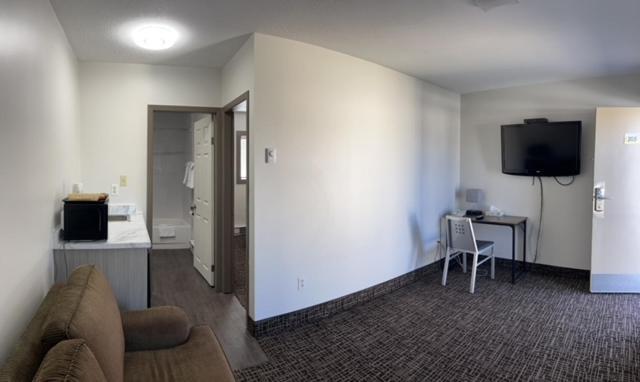 Super 8 By Wyndham Penticton Motel Dış mekan fotoğraf