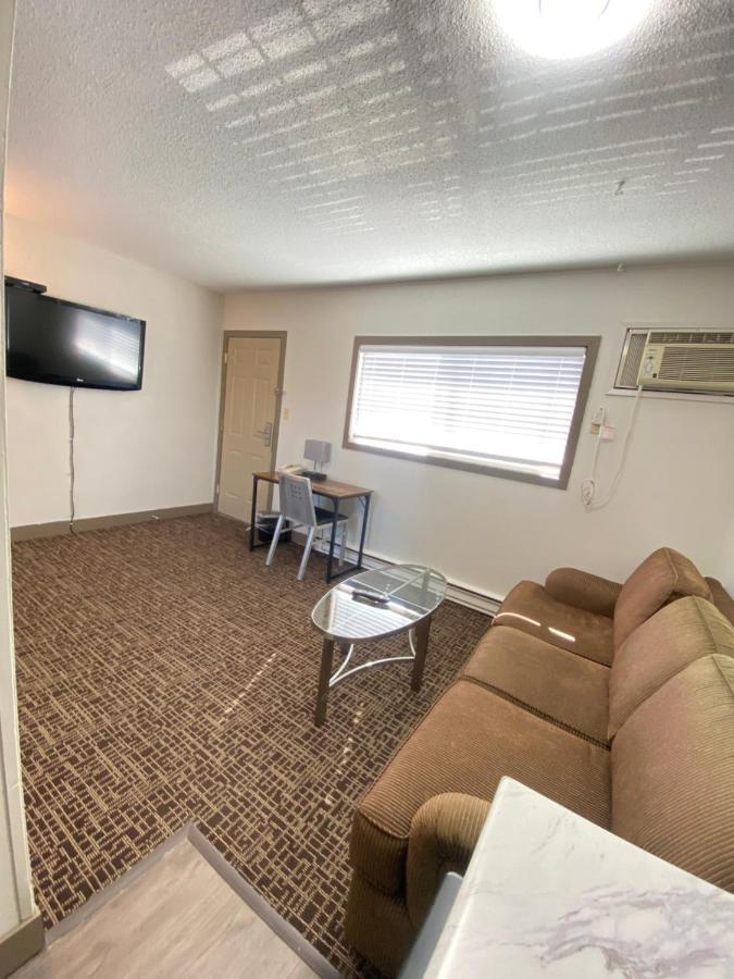 Super 8 By Wyndham Penticton Motel Dış mekan fotoğraf