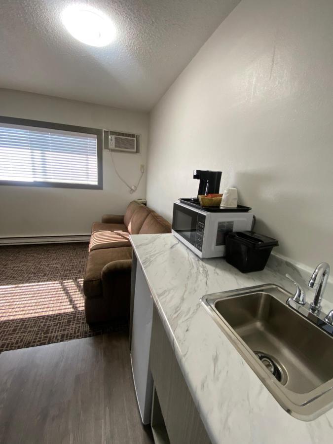Super 8 By Wyndham Penticton Motel Dış mekan fotoğraf