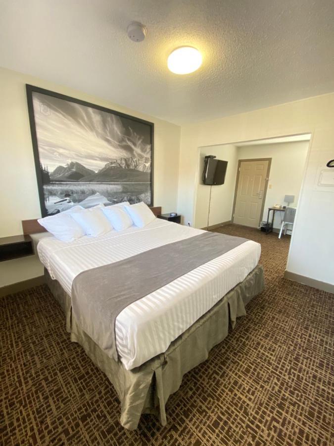 Super 8 By Wyndham Penticton Motel Dış mekan fotoğraf