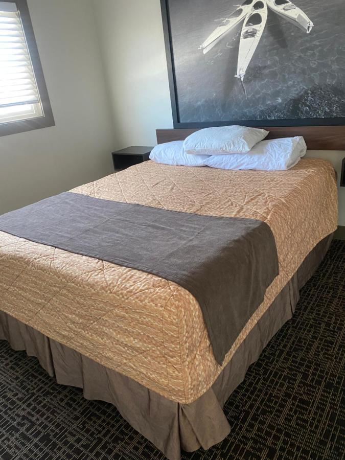 Super 8 By Wyndham Penticton Motel Dış mekan fotoğraf