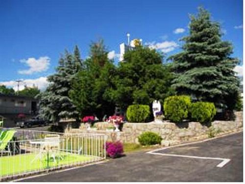 Super 8 By Wyndham Penticton Motel Dış mekan fotoğraf